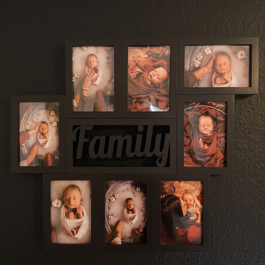 Composition de 6 cadres photo Modulia noirs au mur avec une déco murale Family (vendue séparément)